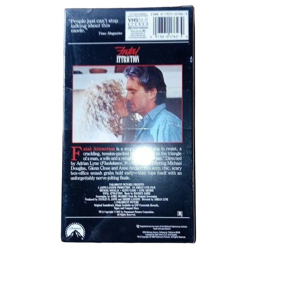 Fatal Attraction VHS 1987 Movie Michael Douglas Glenn Close Sealed - Picture 2 of 3